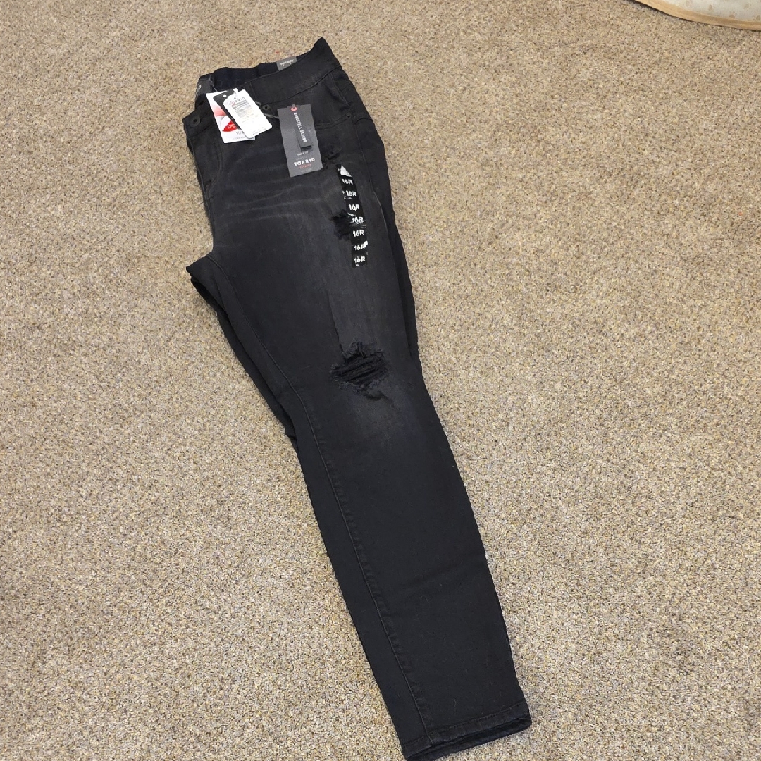 Torrid Black Distressed Skinny Jeans! Nwt!